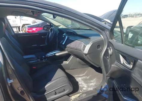 2018 Honda Clarity Plug-In Hybrid Touring из США, поврежденный, VIN JHMZC5F31JC010466